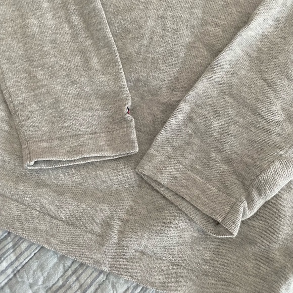 Tommy Hilfiger  V Neck Sweater size S/P - Picture 7 of 10